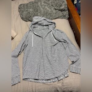 Lands end Black + white pullover